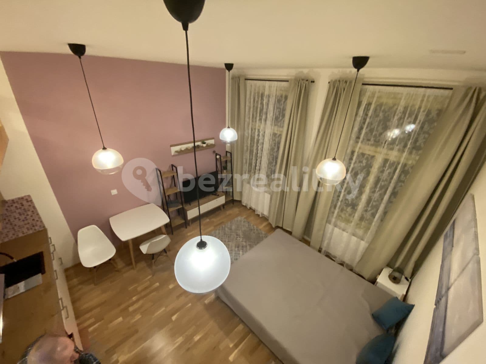 Prenájom bytu 1-izbový 30 m², Legerova, Praha, Praha Prenájom bytu 1-izbový 30 m², Legerova, Praha, Praha