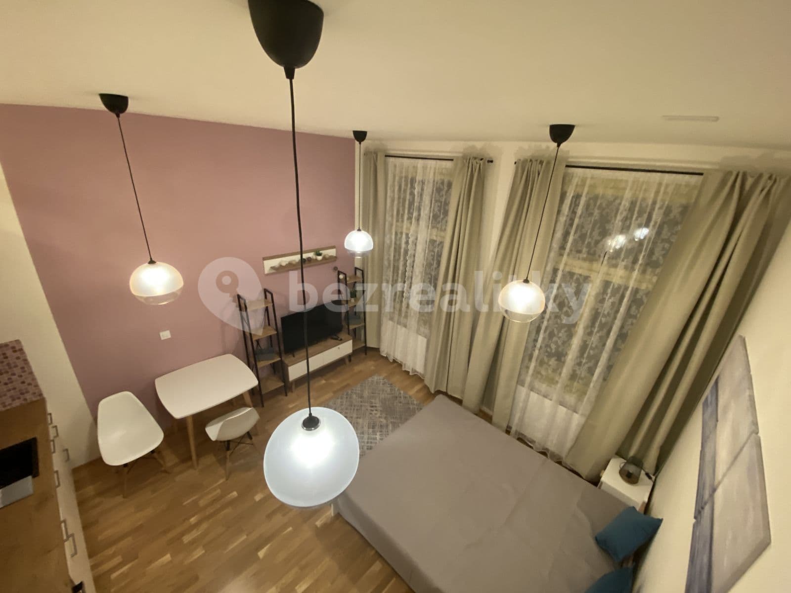 Prenájom bytu 1-izbový 30 m², Legerova, Praha, Praha Prenájom bytu 1-izbový 30 m², Legerova, Praha, Praha