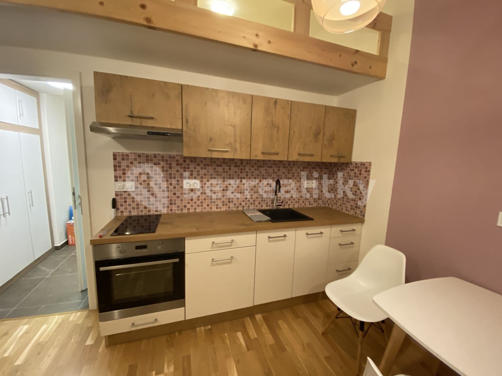 Prenájom bytu 1-izbový 30 m², Legerova, Praha, Praha Prenájom bytu 1-izbový 30 m², Legerova, Praha, Praha