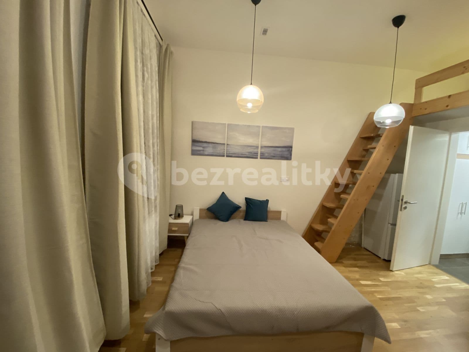 Prenájom bytu 1-izbový 30 m², Legerova, Praha, Praha Prenájom bytu 1-izbový 30 m², Legerova, Praha, Praha