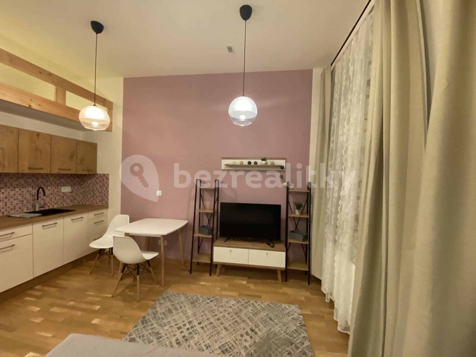 Prenájom bytu 1-izbový 30 m², Legerova, Praha, Praha Prenájom bytu 1-izbový 30 m², Legerova, Praha, Praha