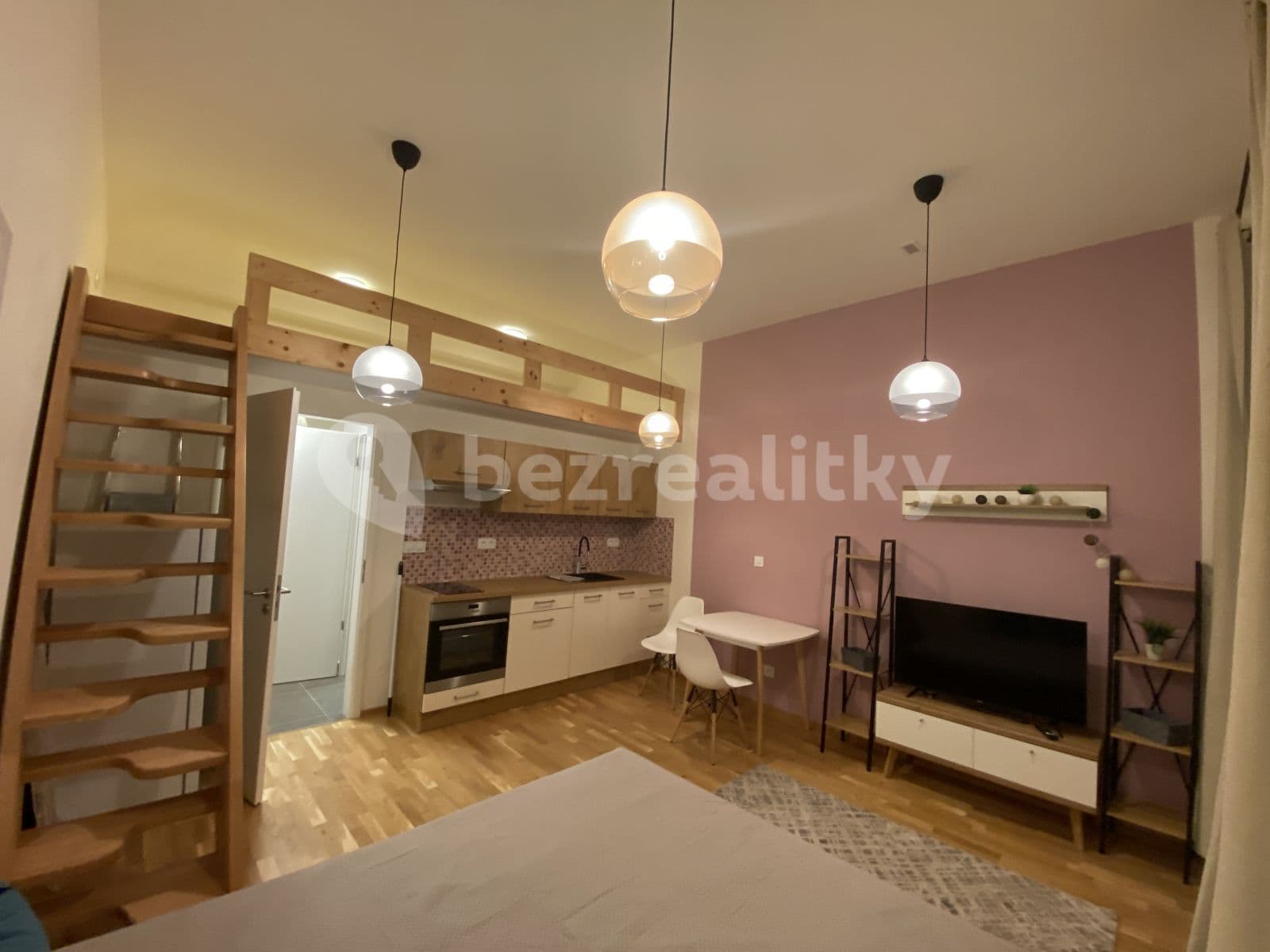 Prenájom bytu 1-izbový 30 m², Legerova, Praha, Praha Prenájom bytu 1-izbový 30 m², Legerova, Praha, Praha