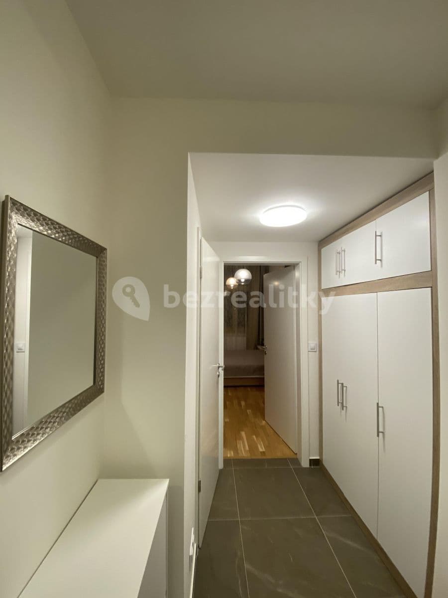 Prenájom bytu 1-izbový 30 m², Legerova, Praha, Praha Prenájom bytu 1-izbový 30 m², Legerova, Praha, Praha