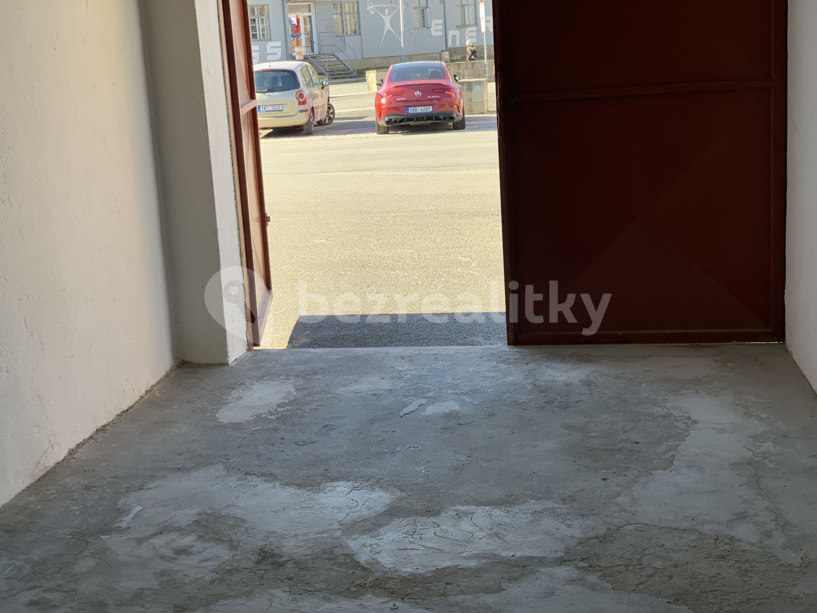 Prenájom garáže 15 m², Varhulíkové, Praha, Praha Prenájom garáže 15 m², Varhulíkové, Praha, Praha
