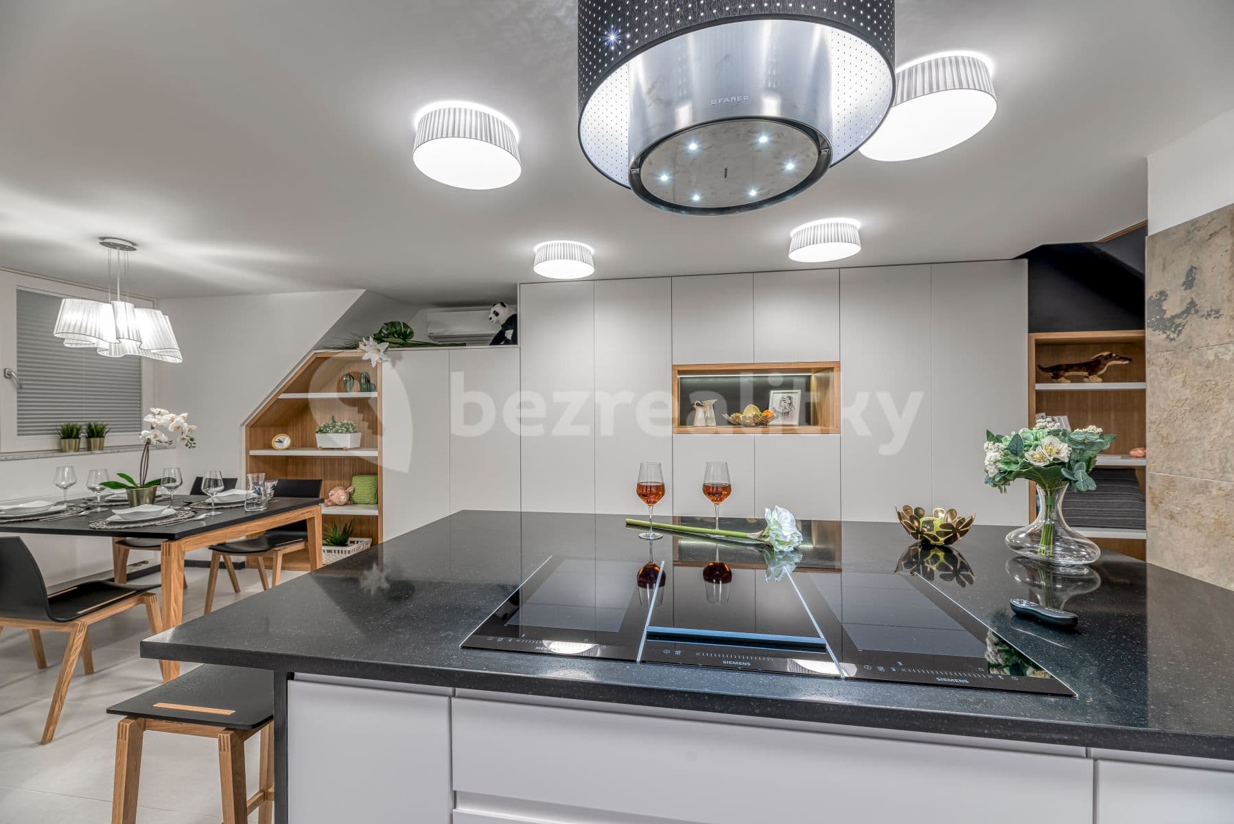 Prenájom bytu 2-izbový 99 m², Francouzská, Praha, Praha Prenájom bytu 2-izbový 99 m², Francouzská, Praha, Praha