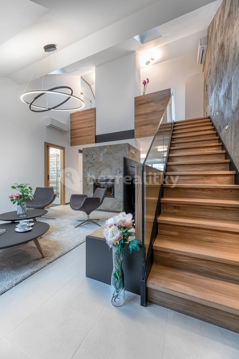 Prenájom bytu 2-izbový 99 m², Francouzská, Praha, Praha Prenájom bytu 2-izbový 99 m², Francouzská, Praha, Praha