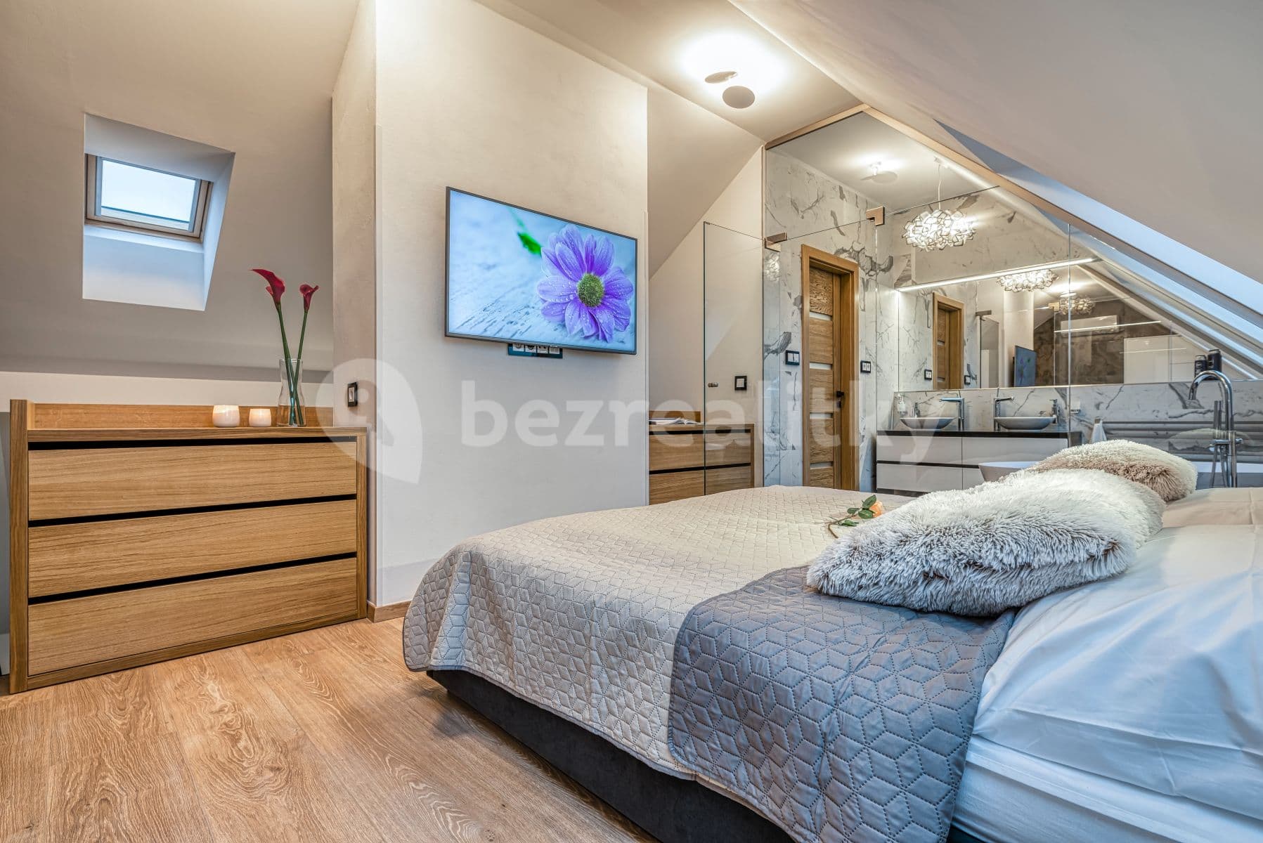 Prenájom bytu 2-izbový 99 m², Francouzská, Praha, Praha Prenájom bytu 2-izbový 99 m², Francouzská, Praha, Praha
