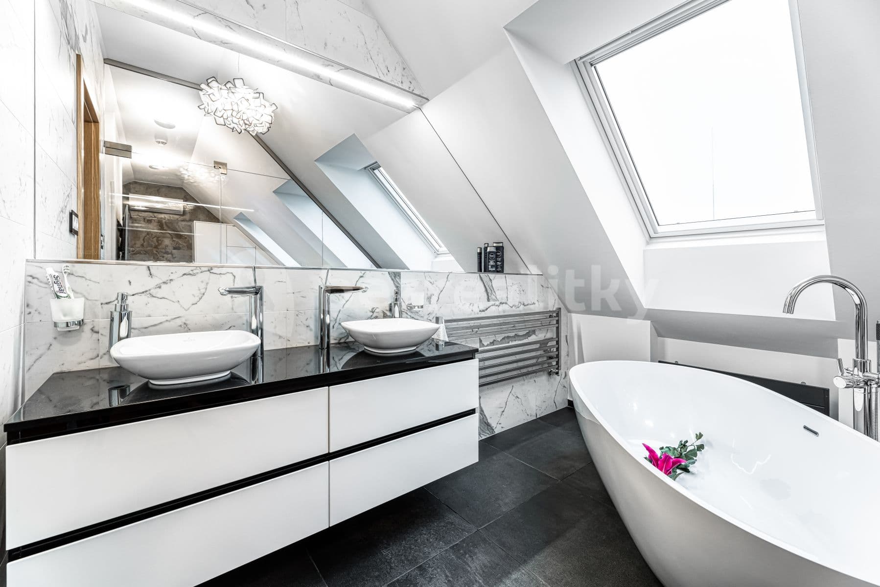 Prenájom bytu 2-izbový 99 m², Francouzská, Praha, Praha Prenájom bytu 2-izbový 99 m², Francouzská, Praha, Praha