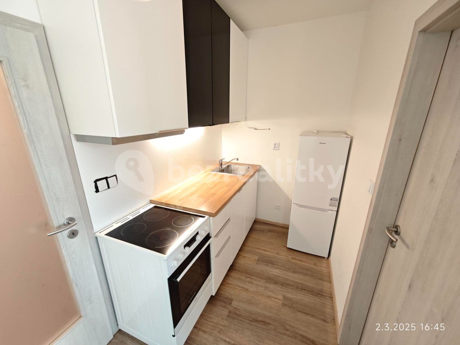 Prenájom bytu 3-izbový 51 m², Želetická, Praha, Praha Prenájom bytu 3-izbový 51 m², Želetická, Praha, Praha