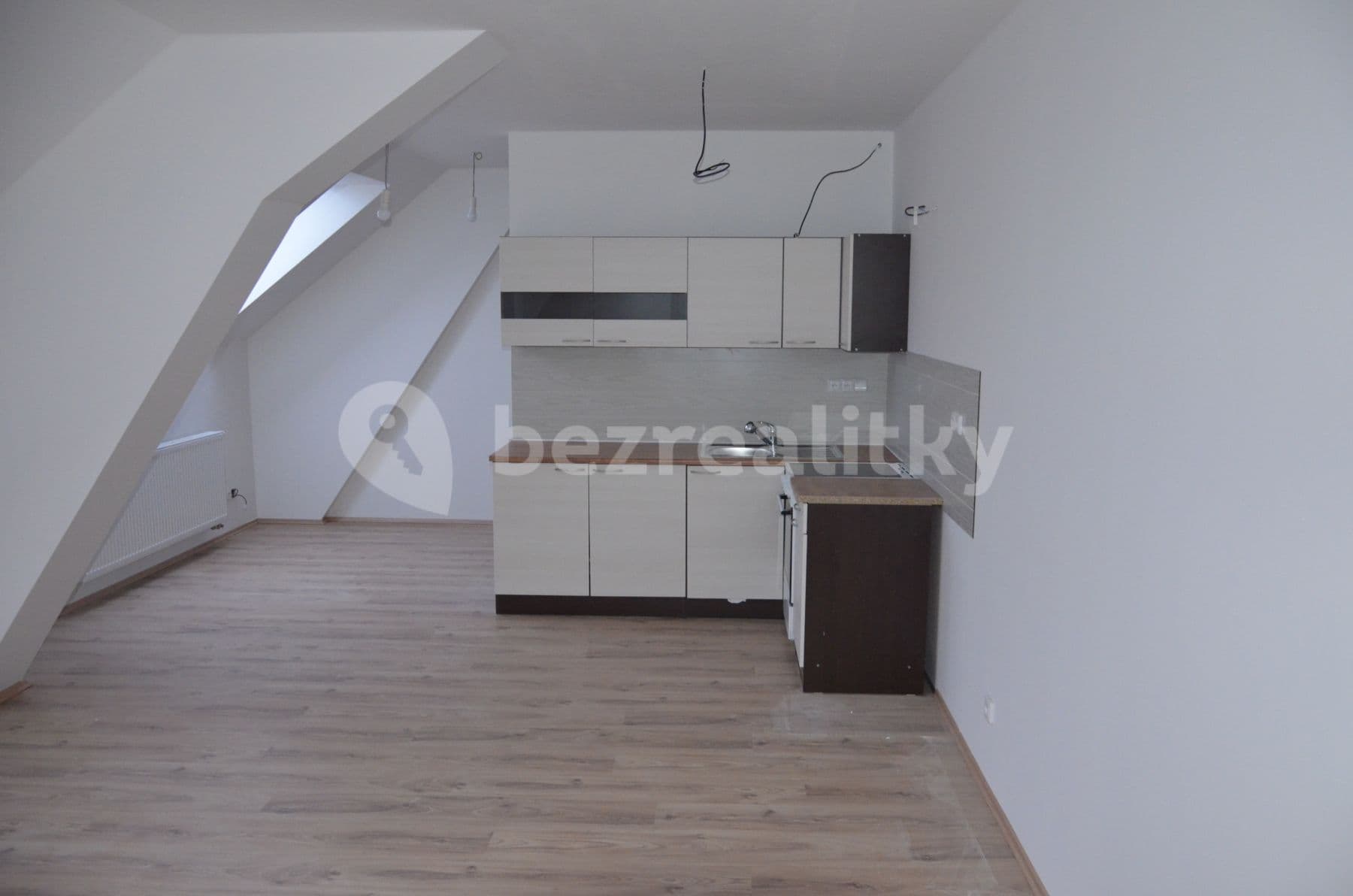 Prenájom bytu 2-izbový 60 m², Palackého nám., Sadská, Středočeský kraj Prenájom bytu 2-izbový 60 m², Palackého nám., Sadská, Středočeský kraj