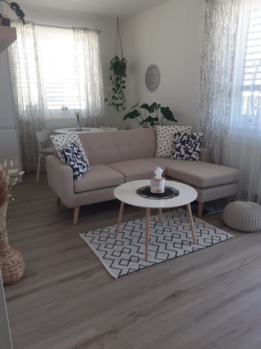 Prenájom bytu 2-izbový 66 m², Želetická, Praha, Praha Prenájom bytu 2-izbový 66 m², Želetická, Praha, Praha