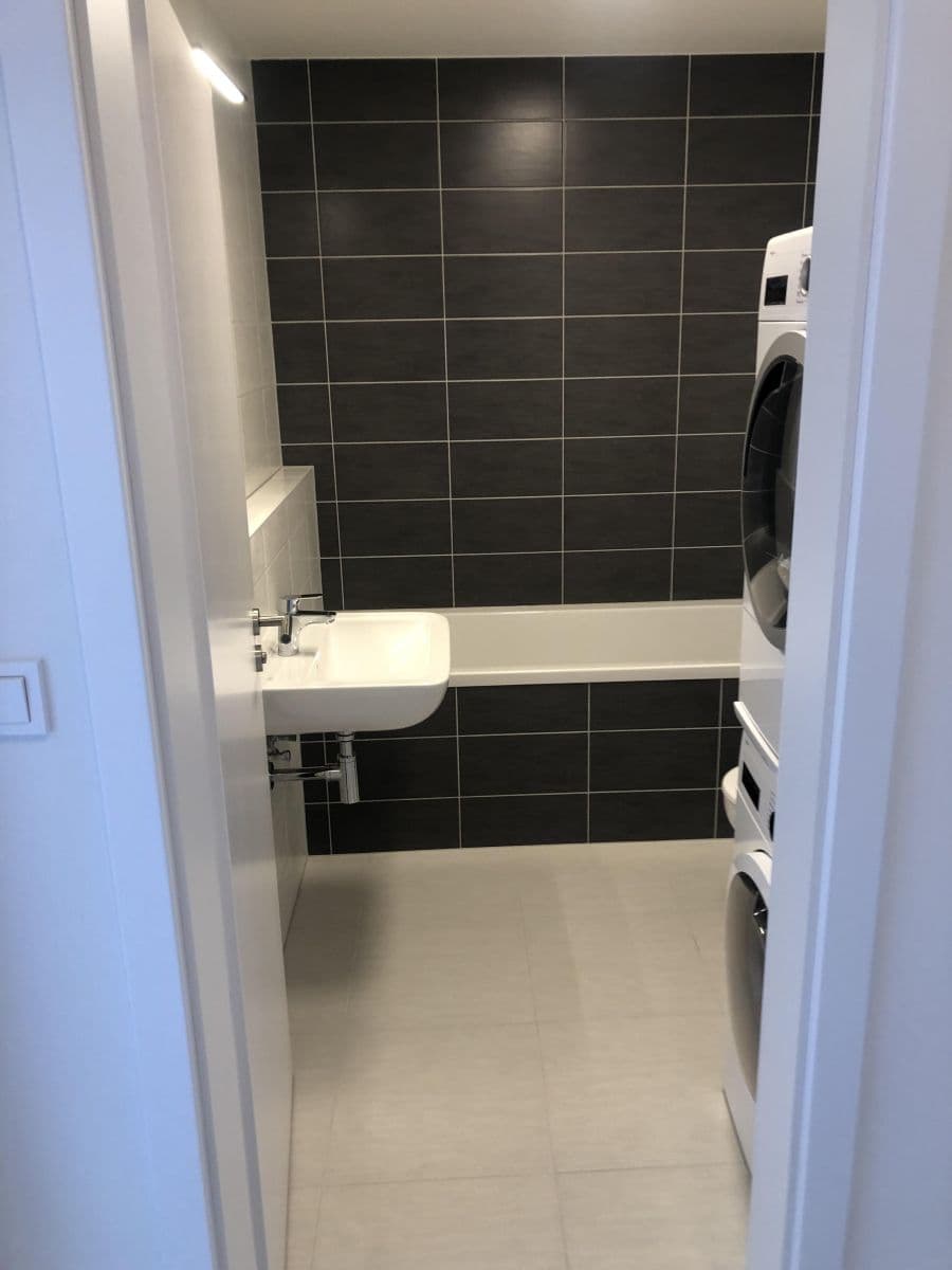 Prenájom bytu 1-izbový 33 m², Za černým mostem, Praha, Praha Prenájom bytu 1-izbový 33 m², Za černým mostem, Praha, Praha