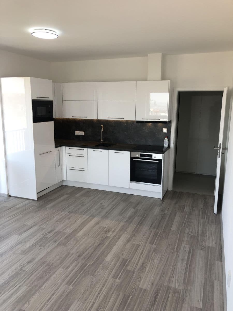 Prenájom bytu 1-izbový 33 m², Za černým mostem, Praha, Praha Prenájom bytu 1-izbový 33 m², Za černým mostem, Praha, Praha