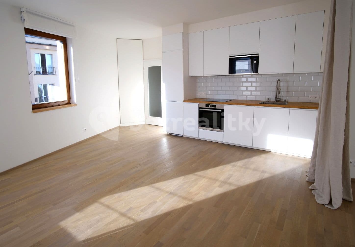 Prenájom bytu 1-izbový 43 m², U Hranic, Praha, Praha Prenájom bytu 1-izbový 43 m², U Hranic, Praha, Praha