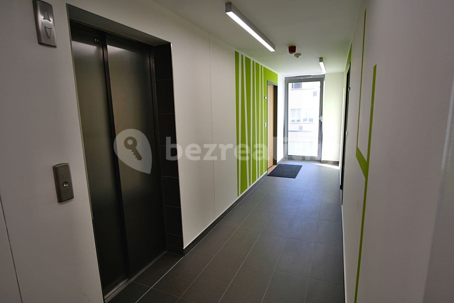 Prenájom bytu 1-izbový 43 m², U Hranic, Praha, Praha Prenájom bytu 1-izbový 43 m², U Hranic, Praha, Praha
