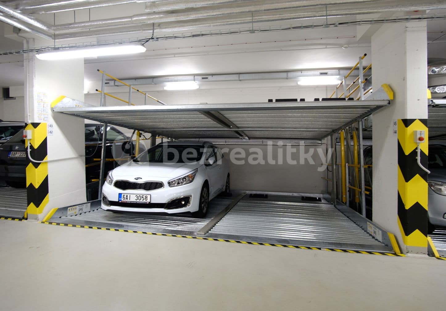 Prenájom bytu 1-izbový 43 m², U Hranic, Praha, Praha Prenájom bytu 1-izbový 43 m², U Hranic, Praha, Praha