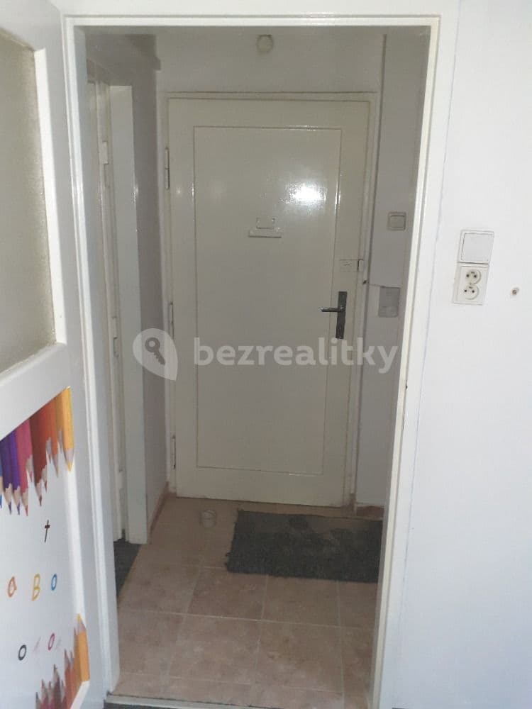 Prenájom nebytového priestoru 40 m², Hollarovo náměstí, Praha, Praha Prenájom nebytového priestoru 40 m², Hollarovo náměstí, Praha, Praha