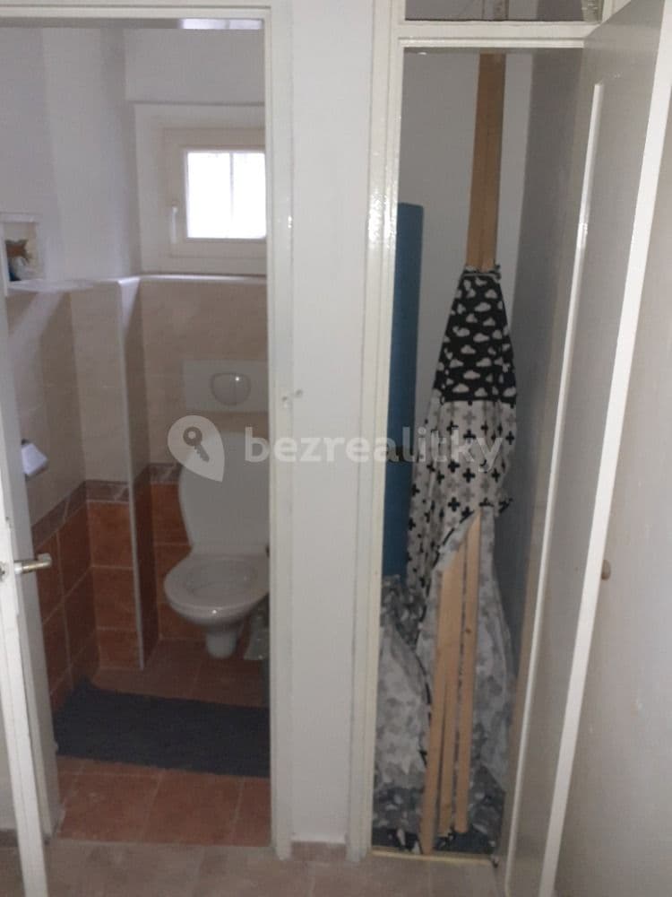 Prenájom nebytového priestoru 40 m², Hollarovo náměstí, Praha, Praha Prenájom nebytového priestoru 40 m², Hollarovo náměstí, Praha, Praha