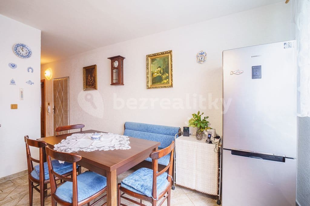 Prenájom bytu 2-izbový 60 m², Lesní, Cheb, Karlovarský kraj Prenájom bytu 2-izbový 60 m², Lesní, Cheb, Karlovarský kraj