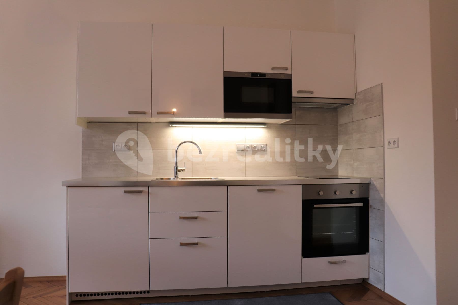 Prenájom bytu 1-izbový 33 m², Sokolovská, Praha, Praha Prenájom bytu 1-izbový 33 m², Sokolovská, Praha, Praha