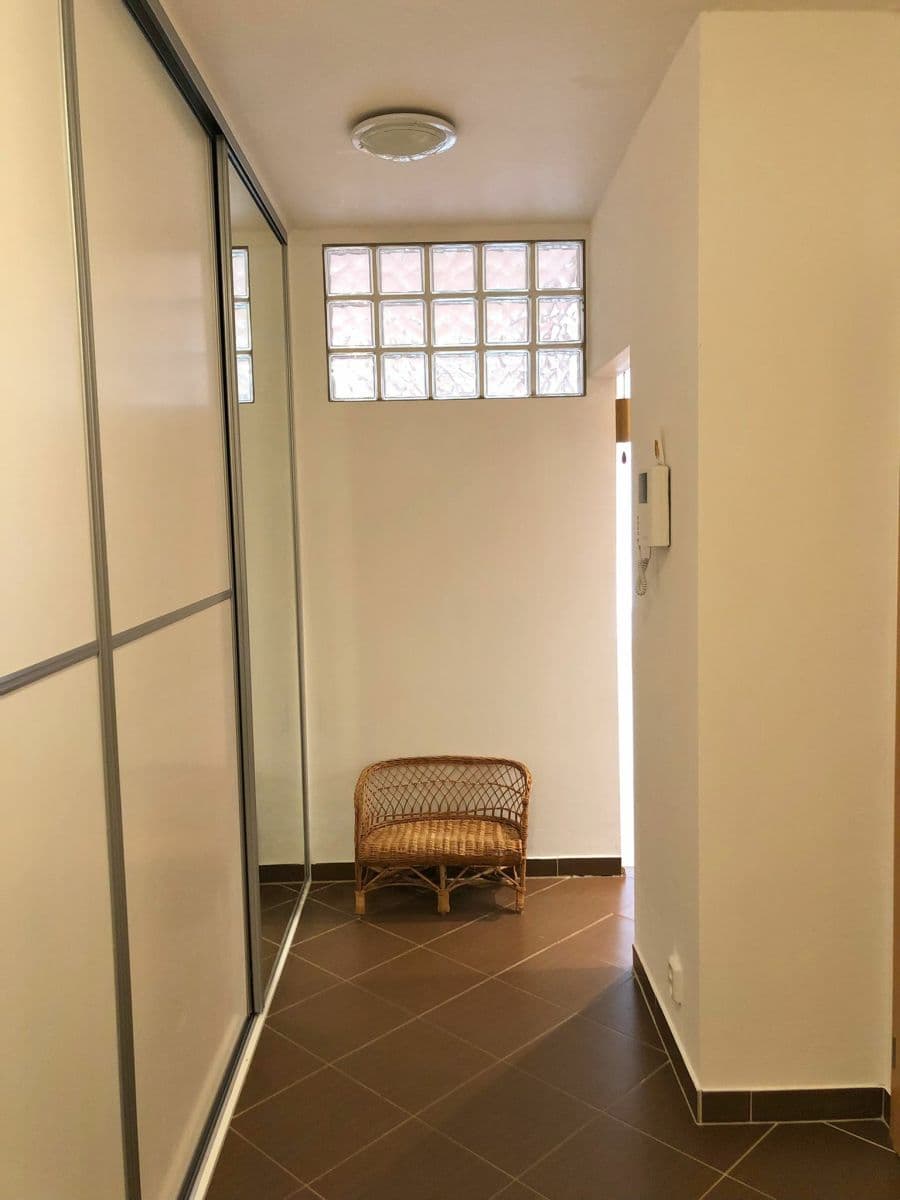 Prenájom bytu 1-izbový 60 m², Devonská, Praha, Praha Prenájom bytu 1-izbový 60 m², Devonská, Praha, Praha