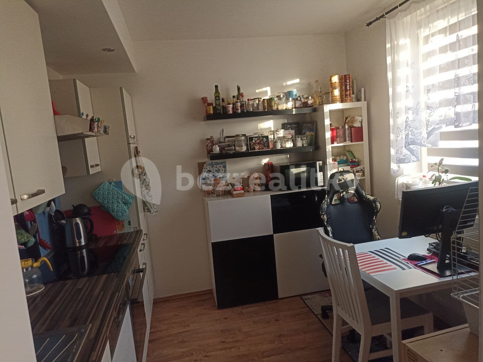 Prenájom bytu 1-izbový 38 m², V Honech, Klecany, Středočeský kraj Prenájom bytu 1-izbový 38 m², V Honech, Klecany, Středočeský kraj