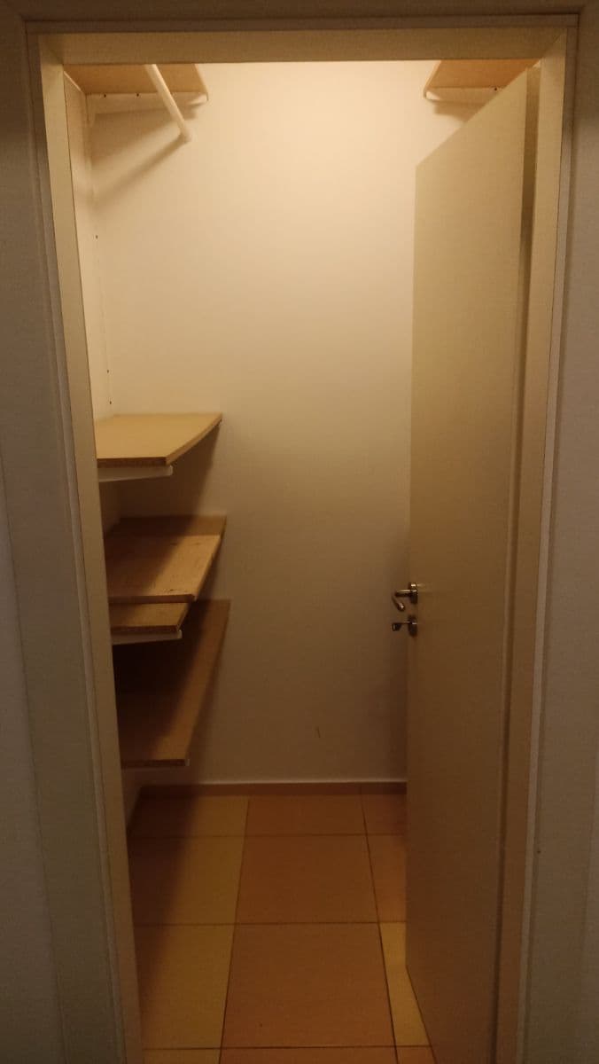 Prenájom bytu 1-izbový 38 m², V Honech, Klecany, Středočeský kraj Prenájom bytu 1-izbový 38 m², V Honech, Klecany, Středočeský kraj