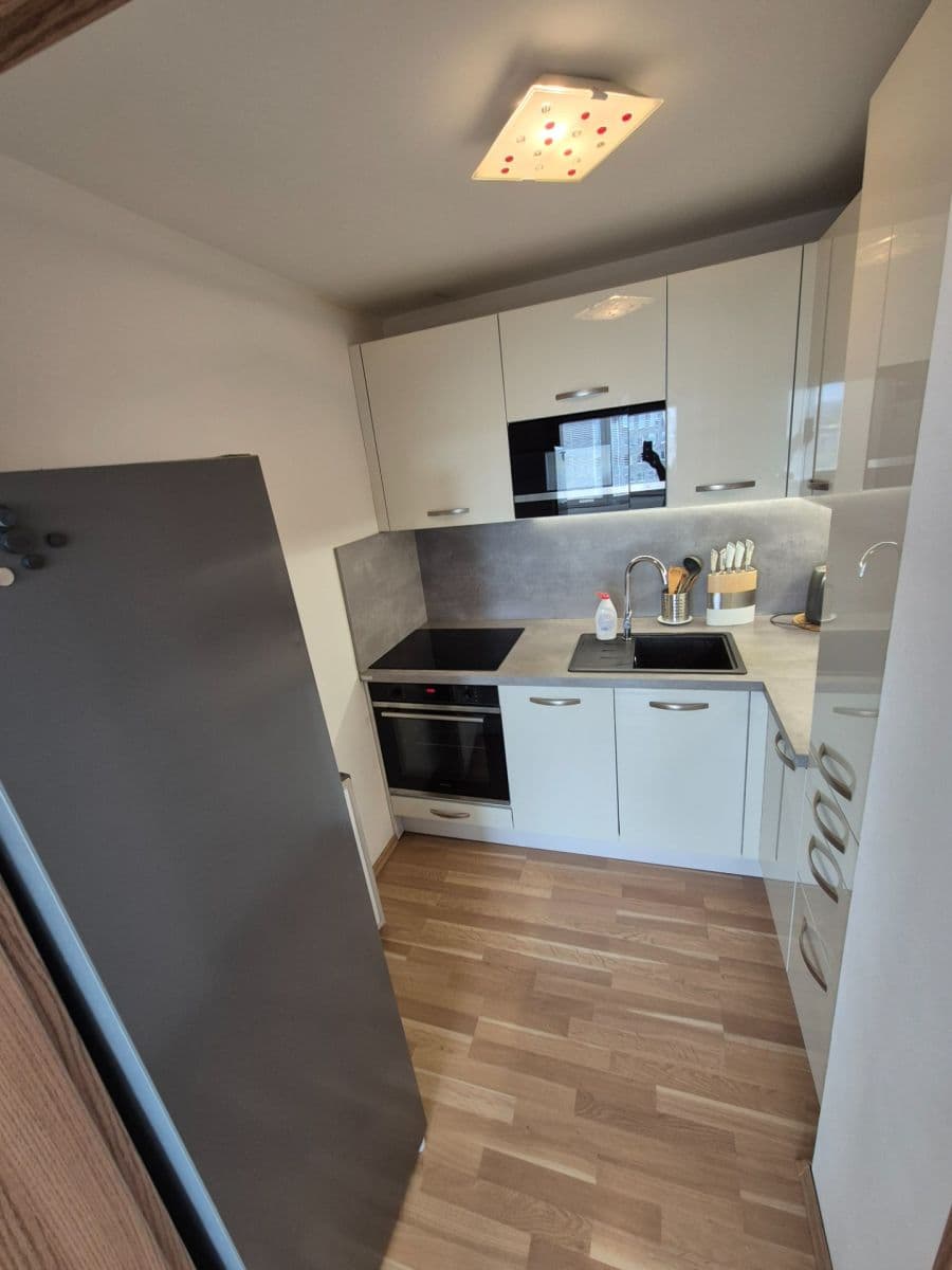 Prenájom bytu 2-izbový 43 m², Strašnická, Praha, Praha Prenájom bytu 2-izbový 43 m², Strašnická, Praha, Praha