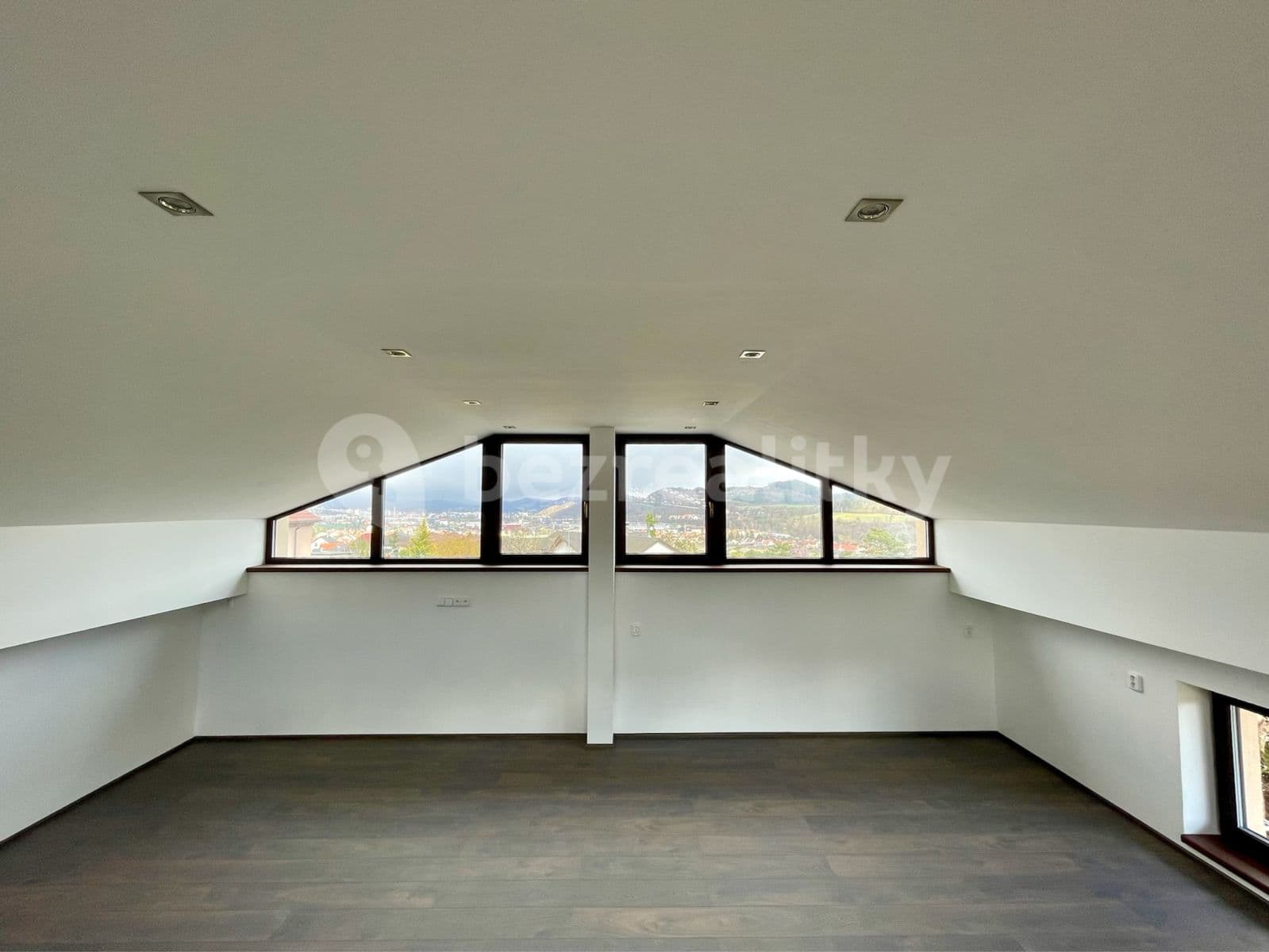 Prenájom bytu 2-izbový 75 m², Na Výsluní, Králův Dvůr, Středočeský kraj Prenájom bytu 2-izbový 75 m², Na Výsluní, Králův Dvůr, Středočeský kraj