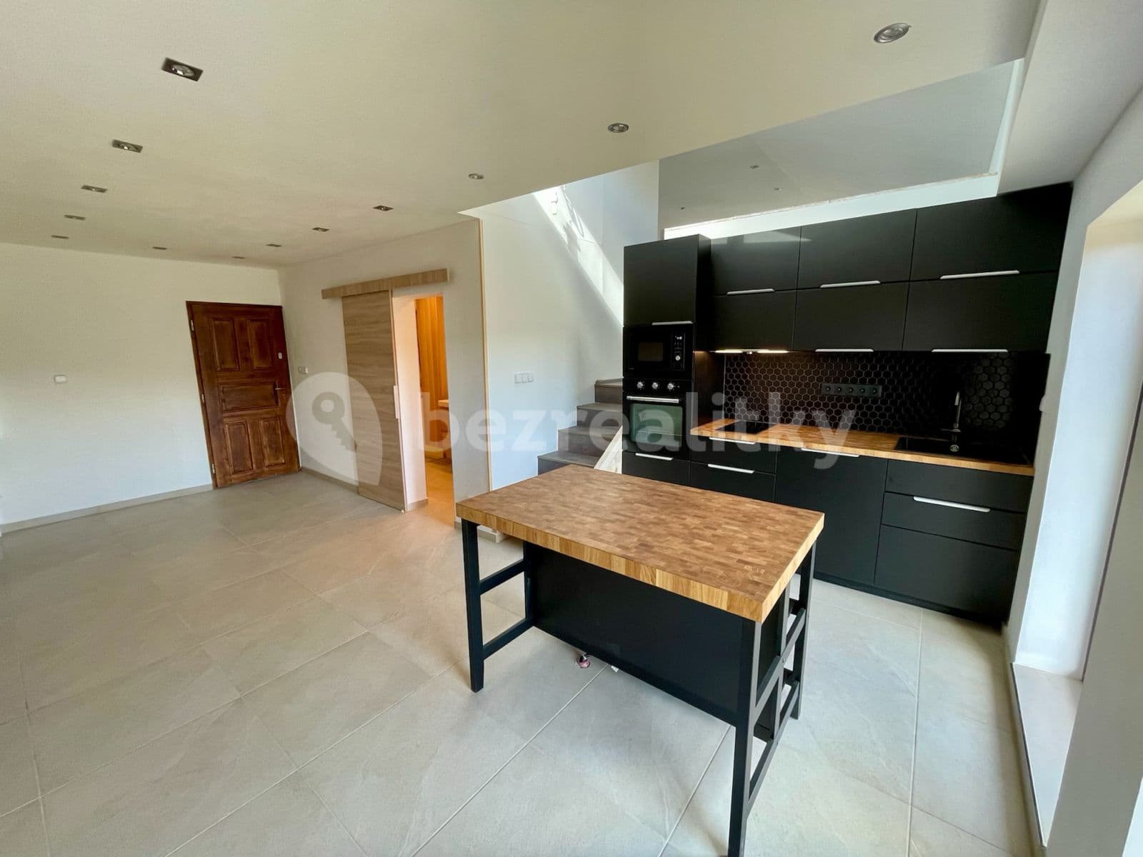 Prenájom bytu 2-izbový 75 m², Na Výsluní, Králův Dvůr, Středočeský kraj Prenájom bytu 2-izbový 75 m², Na Výsluní, Králův Dvůr, Středočeský kraj