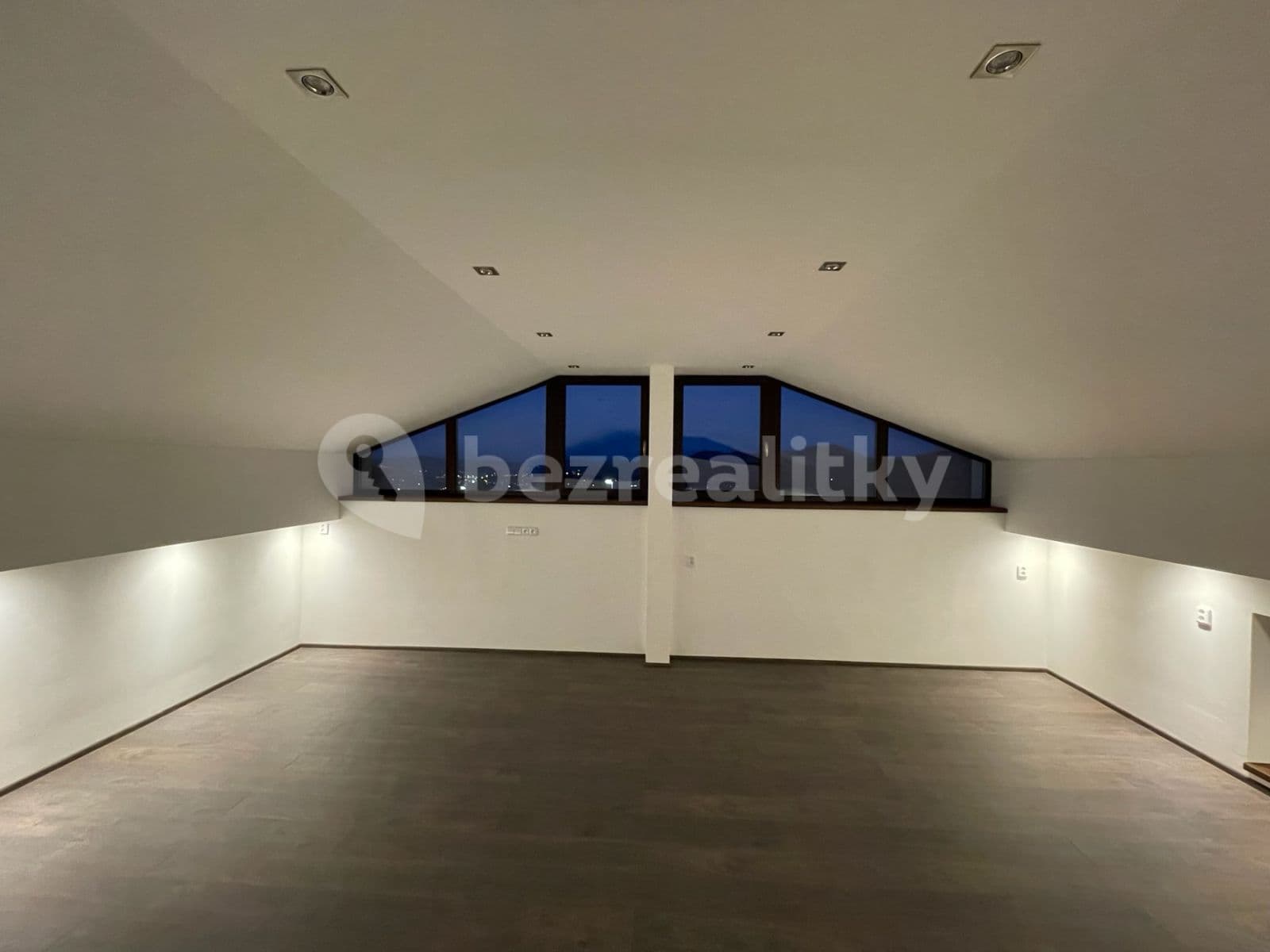 Prenájom bytu 2-izbový 75 m², Na Výsluní, Králův Dvůr, Středočeský kraj Prenájom bytu 2-izbový 75 m², Na Výsluní, Králův Dvůr, Středočeský kraj