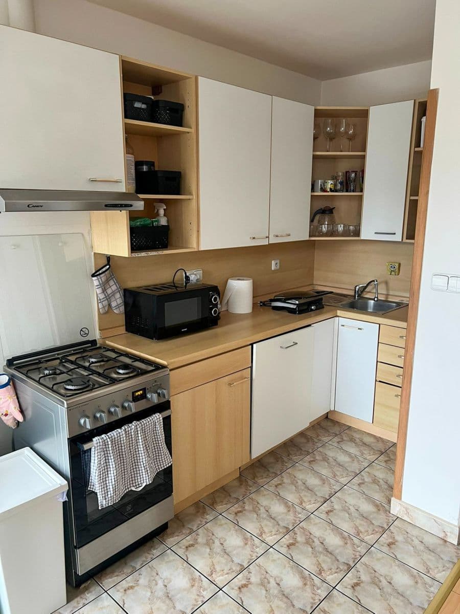 Prenájom bytu 3-izbový 120 m², U Albrechtova vrchu, Praha, Praha Prenájom bytu 3-izbový 120 m², U Albrechtova vrchu, Praha, Praha