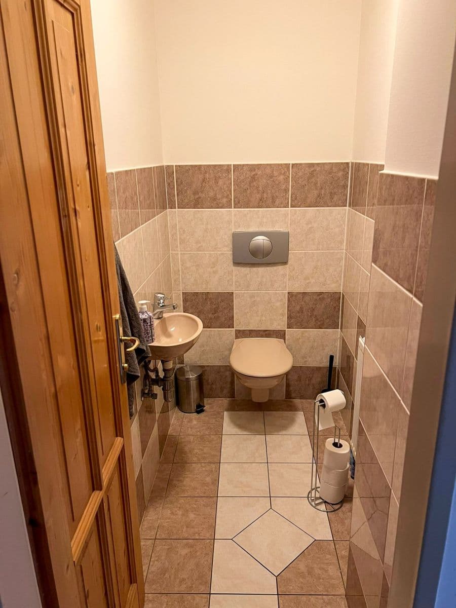 Prenájom bytu 3-izbový 120 m², U Albrechtova vrchu, Praha, Praha Prenájom bytu 3-izbový 120 m², U Albrechtova vrchu, Praha, Praha