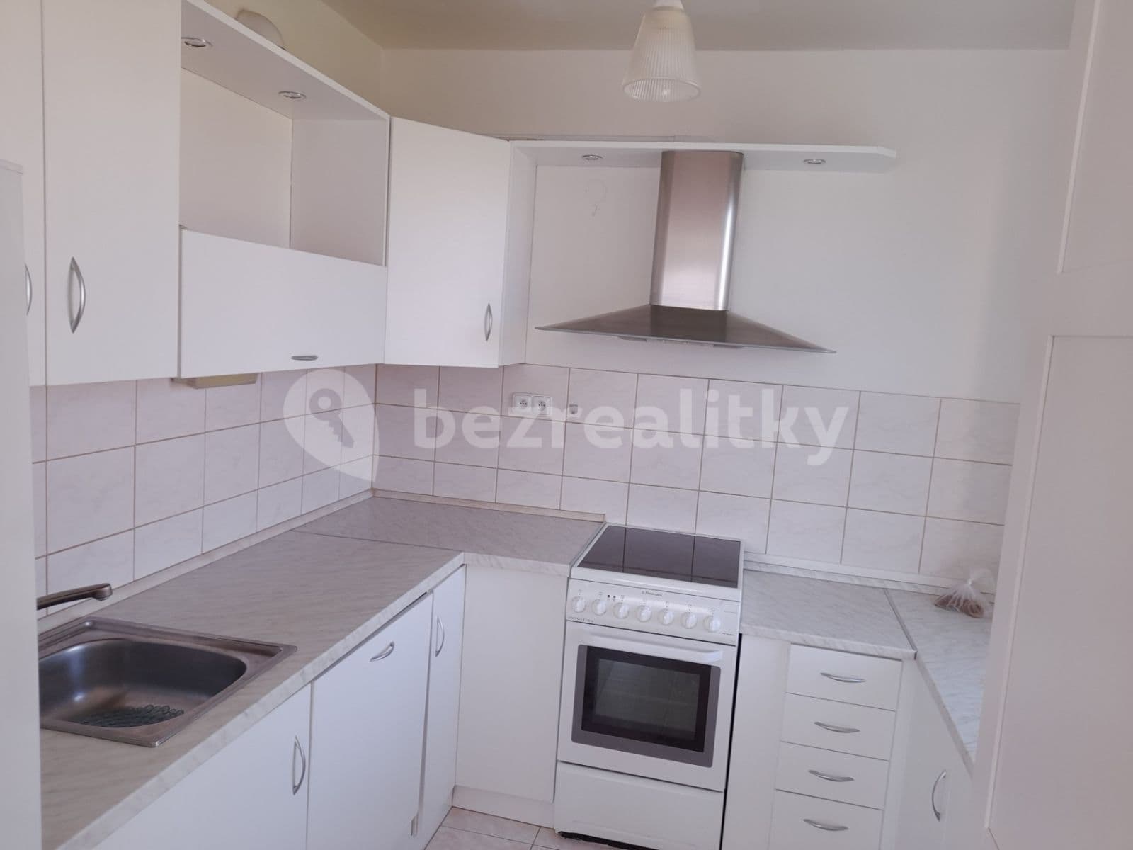 Prenájom bytu 3-izbový 74 m², Podle Kačerova, Praha, Praha Prenájom bytu 3-izbový 74 m², Podle Kačerova, Praha, Praha