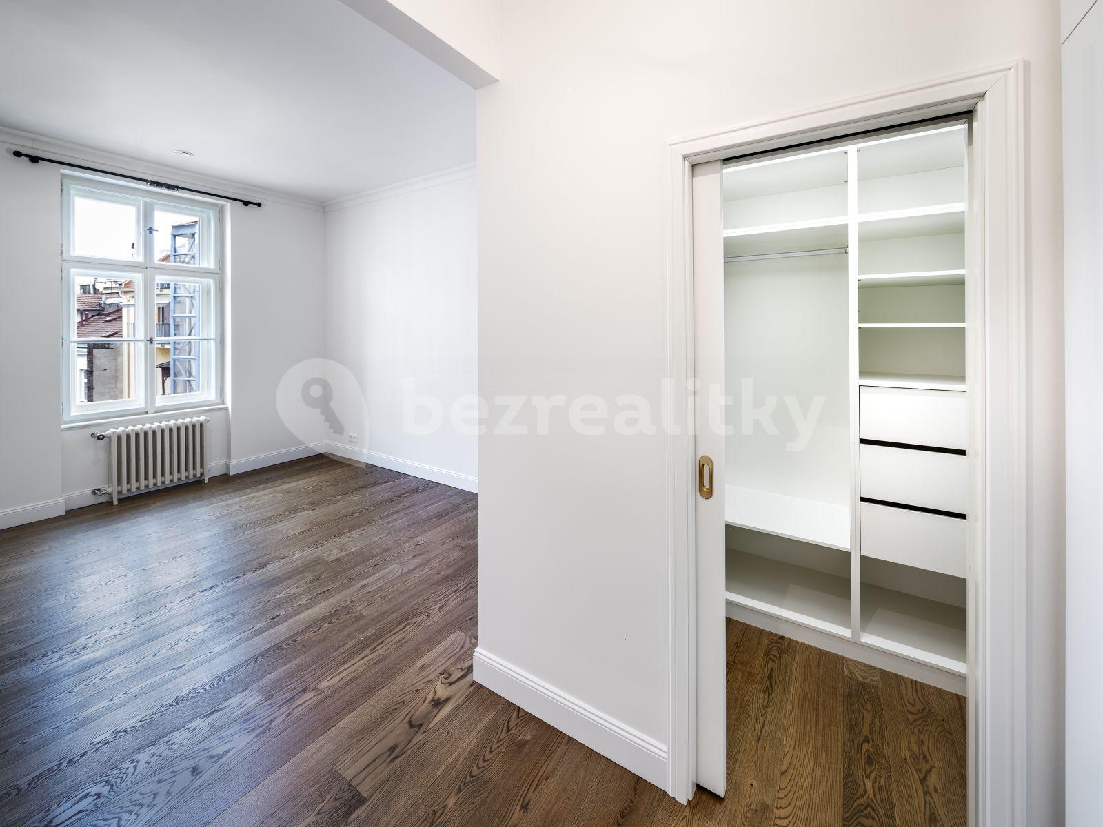 Prenájom bytu 3-izbový 113 m², Praha, Praha