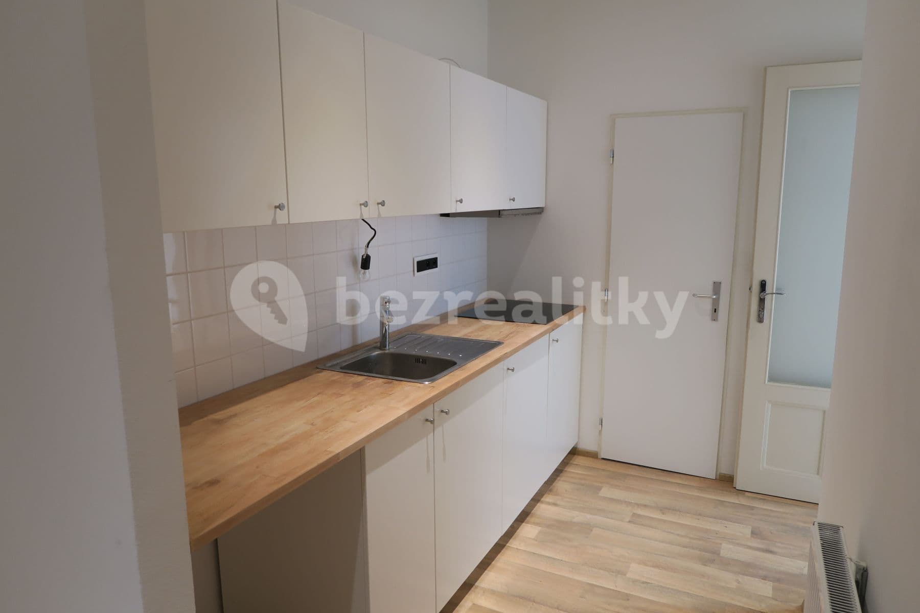 Prenájom bytu 3-izbový 73 m², Jaselská, Praha, Praha Prenájom bytu 3-izbový 73 m², Jaselská, Praha, Praha