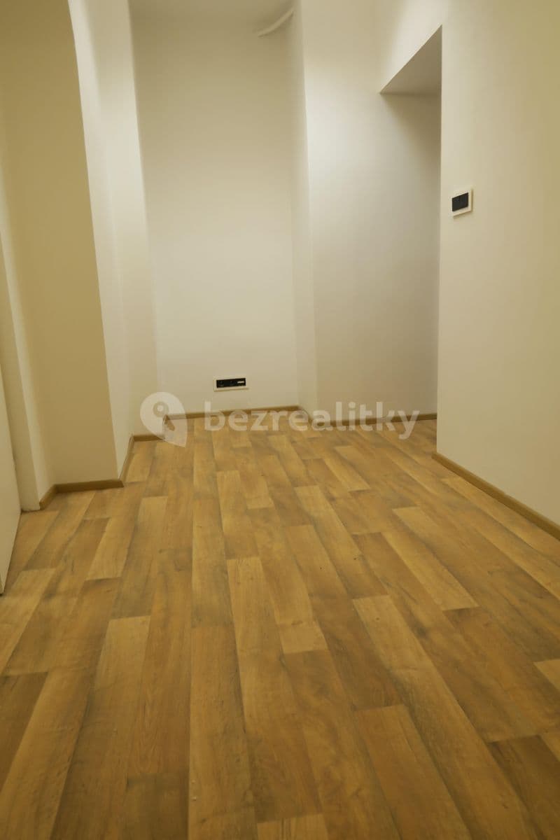 Prenájom bytu 3-izbový 73 m², Jaselská, Praha, Praha Prenájom bytu 3-izbový 73 m², Jaselská, Praha, Praha