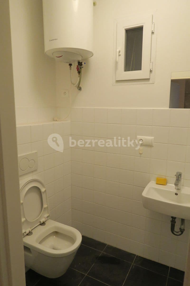 Prenájom bytu 3-izbový 73 m², Jaselská, Praha, Praha Prenájom bytu 3-izbový 73 m², Jaselská, Praha, Praha