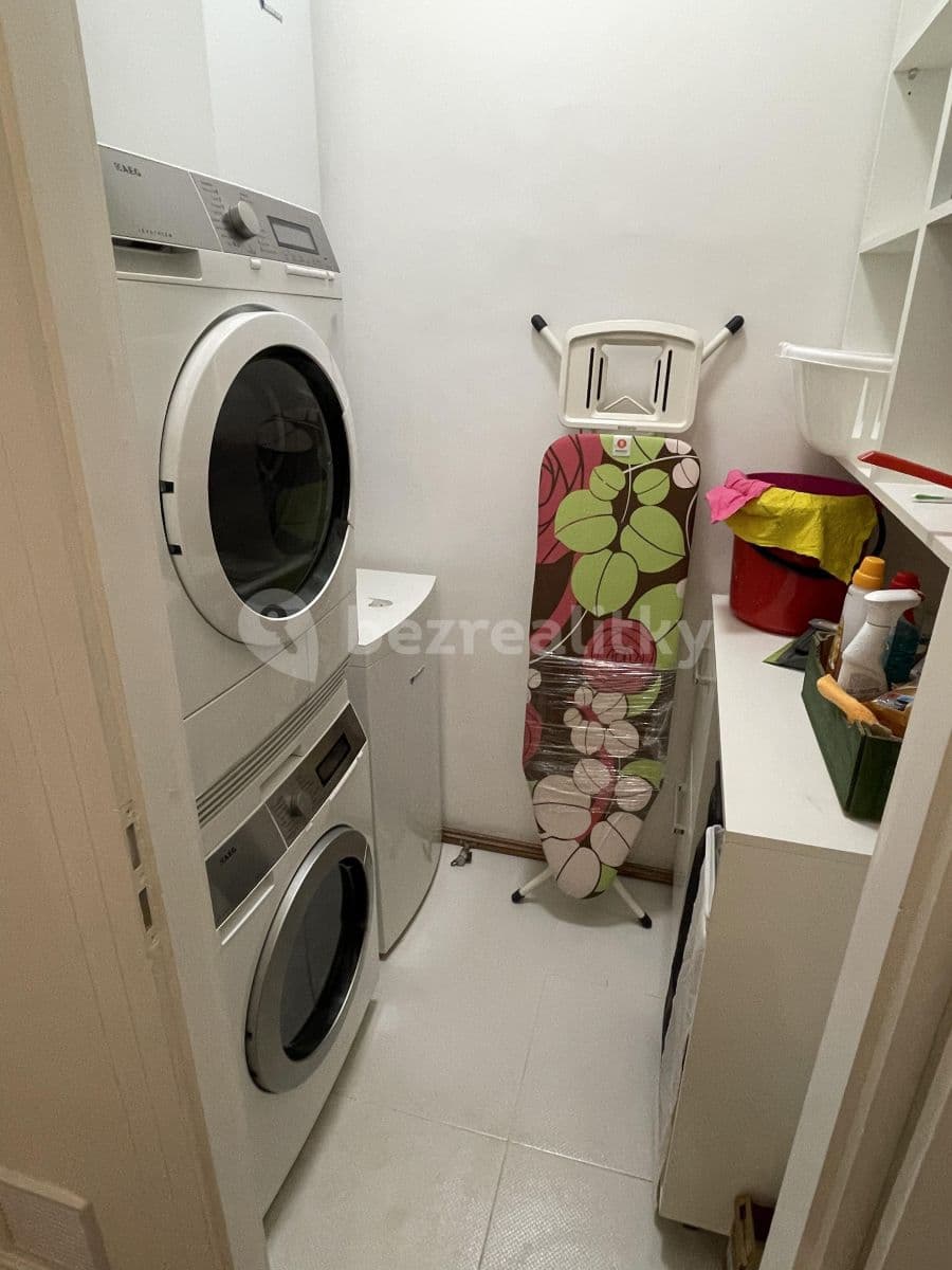 Prenájom bytu 3-izbový 85 m², Sochařská, Praha, Praha Prenájom bytu 3-izbový 85 m², Sochařská, Praha, Praha