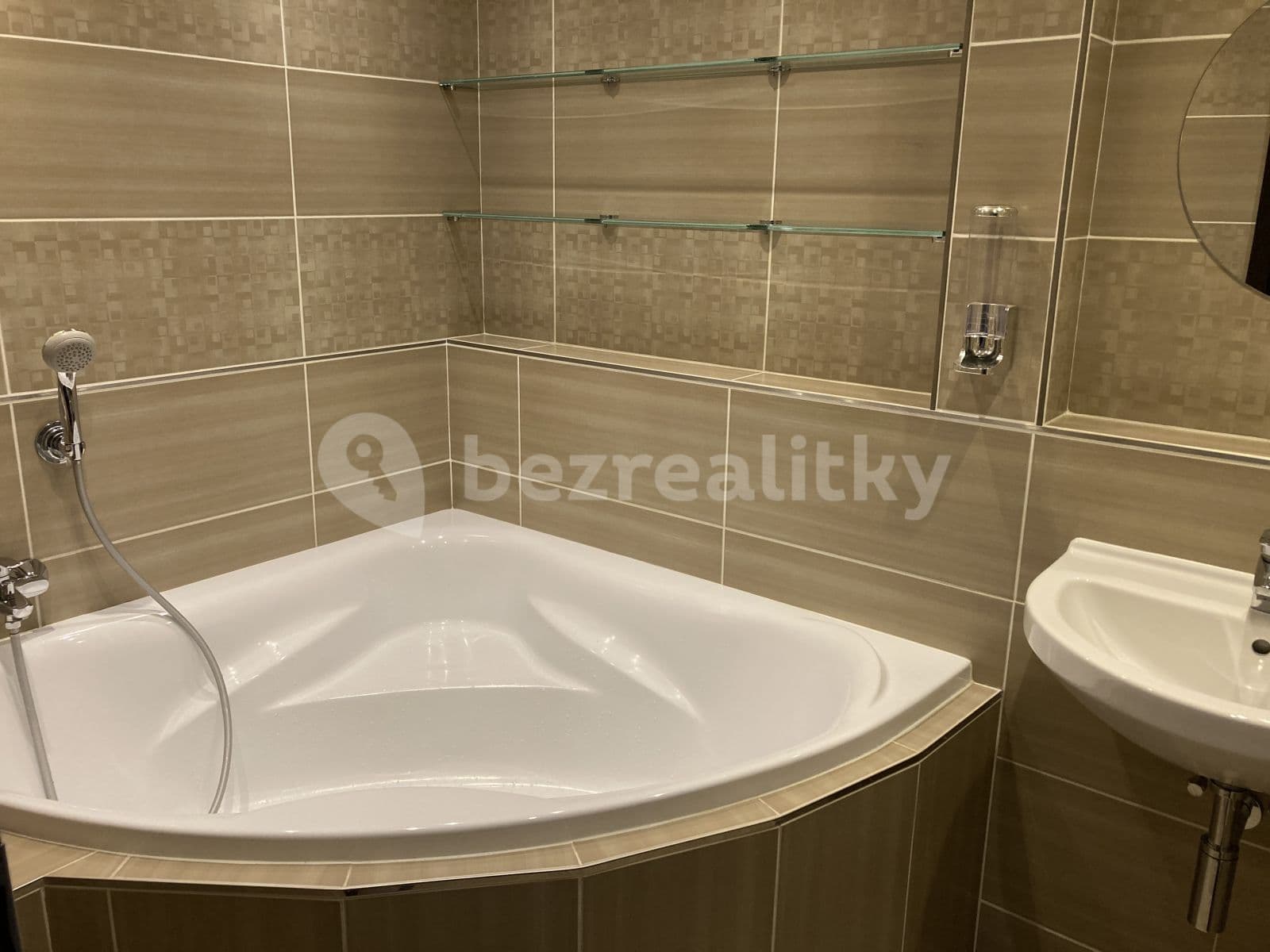 Prenájom bytu 3-izbový 83 m², T. G. Masaryka, Horoměřice, Středočeský kraj Prenájom bytu 3-izbový 83 m², T. G. Masaryka, Horoměřice, Středočeský kraj