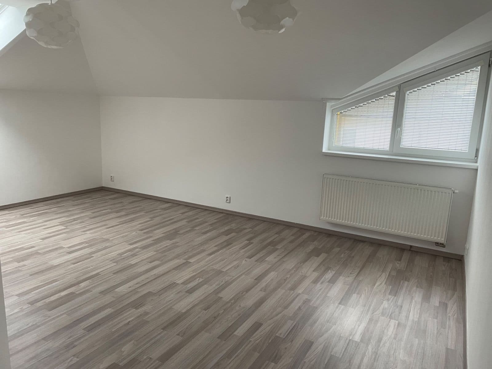 Prenájom bytu 3-izbový 83 m², T. G. Masaryka, Horoměřice, Středočeský kraj Prenájom bytu 3-izbový 83 m², T. G. Masaryka, Horoměřice, Středočeský kraj