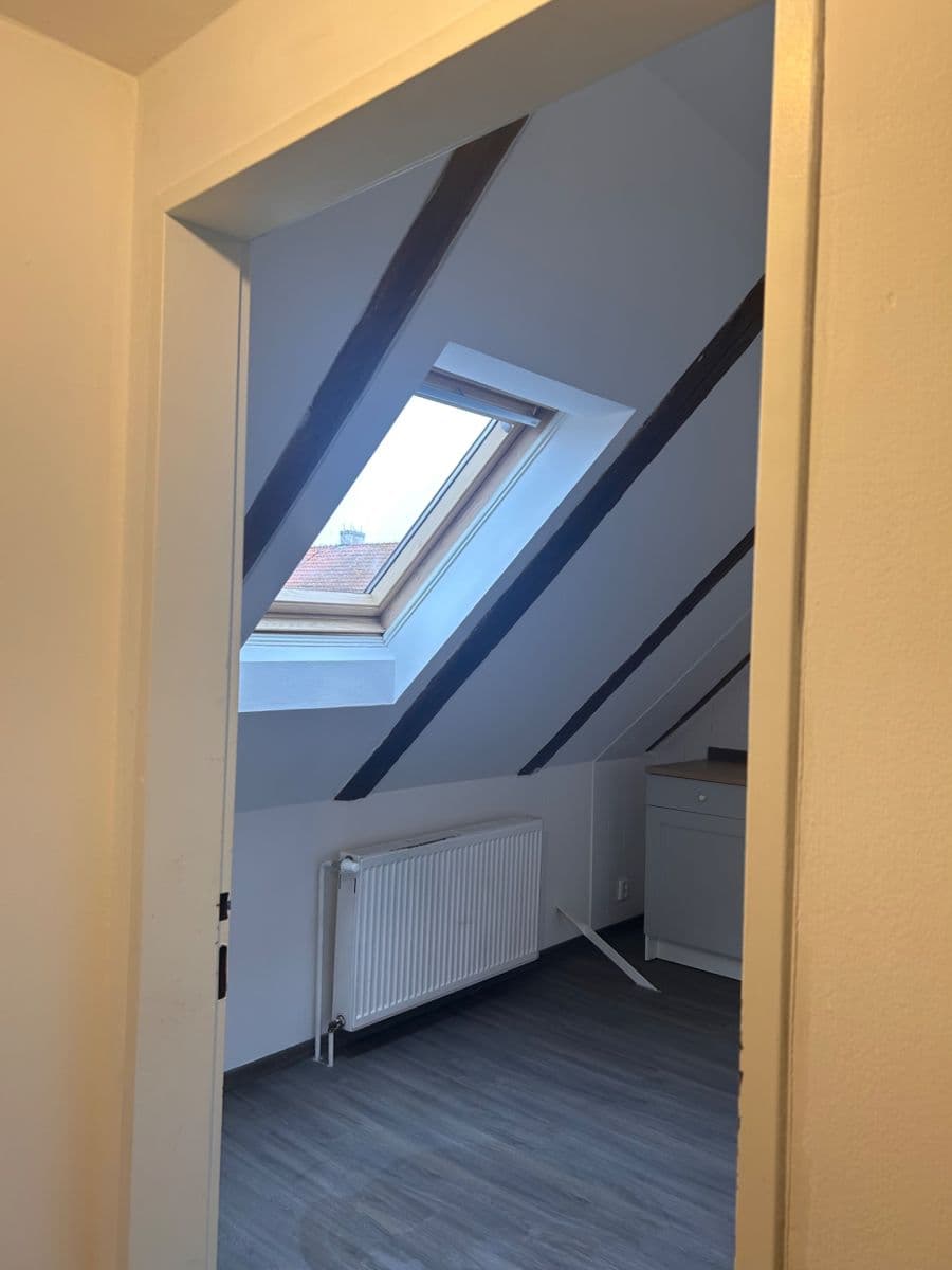 Prenájom bytu Garsoniéra 21 m², Slivenecká, Ořech, Středočeský kraj Prenájom bytu Garsoniéra 21 m², Slivenecká, Ořech, Středočeský kraj