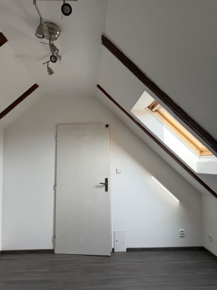 Prenájom bytu Garsoniéra 21 m², Slivenecká, Ořech, Středočeský kraj Prenájom bytu Garsoniéra 21 m², Slivenecká, Ořech, Středočeský kraj