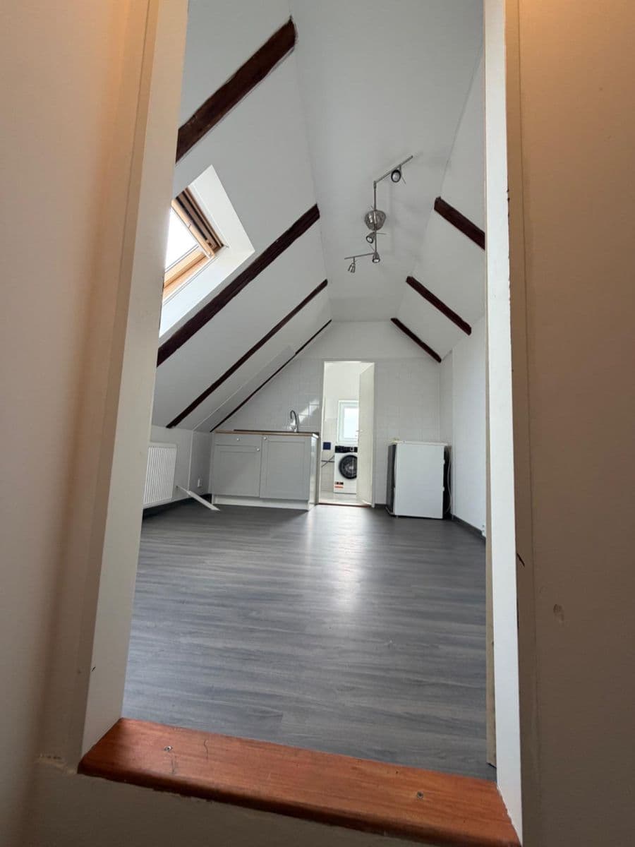 Prenájom bytu Garsoniéra 21 m², Slivenecká, Ořech, Středočeský kraj Prenájom bytu Garsoniéra 21 m², Slivenecká, Ořech, Středočeský kraj