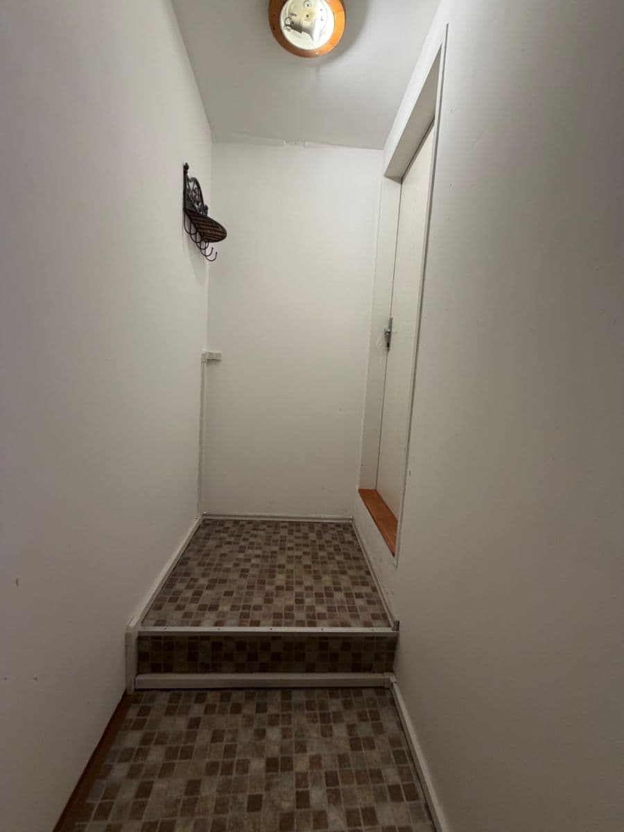 Prenájom bytu Garsoniéra 21 m², Slivenecká, Ořech, Středočeský kraj Prenájom bytu Garsoniéra 21 m², Slivenecká, Ořech, Středočeský kraj