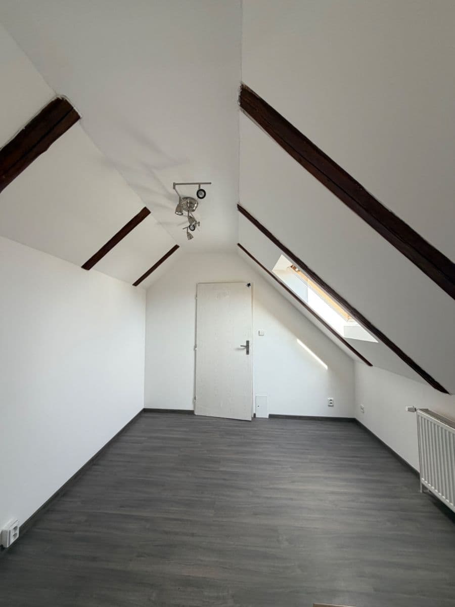 Prenájom bytu Garsoniéra 21 m², Slivenecká, Ořech, Středočeský kraj Prenájom bytu Garsoniéra 21 m², Slivenecká, Ořech, Středočeský kraj