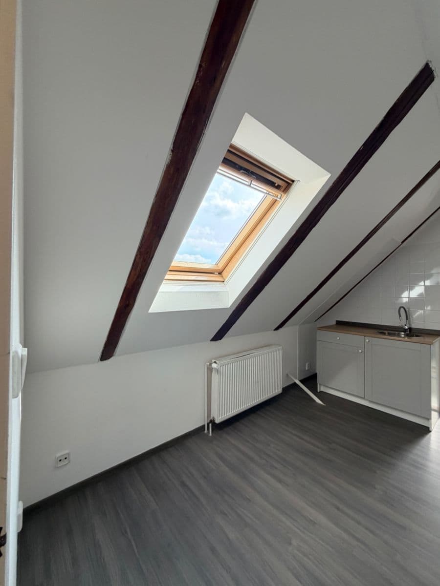 Prenájom bytu Garsoniéra 21 m², Slivenecká, Ořech, Středočeský kraj Prenájom bytu Garsoniéra 21 m², Slivenecká, Ořech, Středočeský kraj