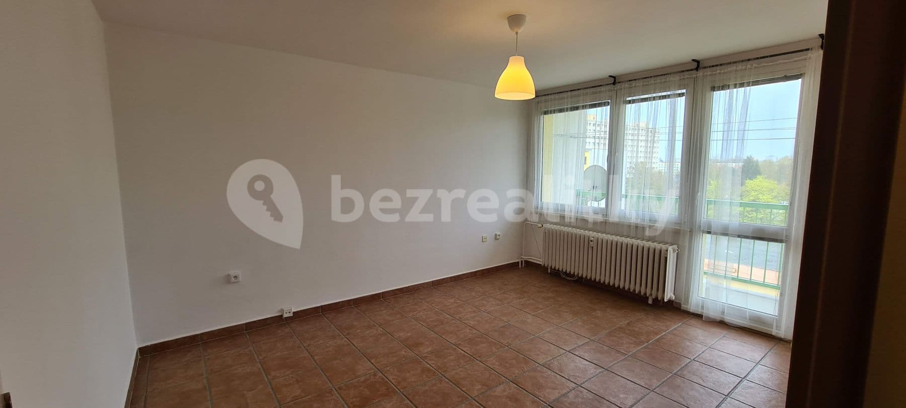 Prenájom bytu 1-izbový 34 m², Bělehradská, Pardubice, Pardubický kraj Prenájom bytu 1-izbový 34 m², Bělehradská, Pardubice, Pardubický kraj