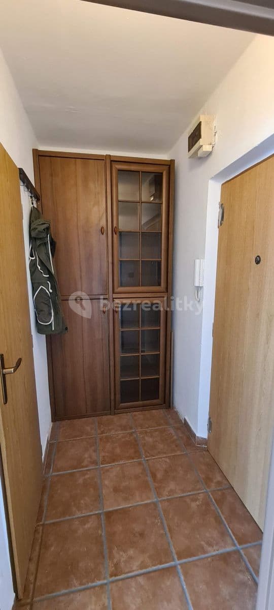 Prenájom bytu 1-izbový 34 m², Bělehradská, Pardubice, Pardubický kraj Prenájom bytu 1-izbový 34 m², Bělehradská, Pardubice, Pardubický kraj