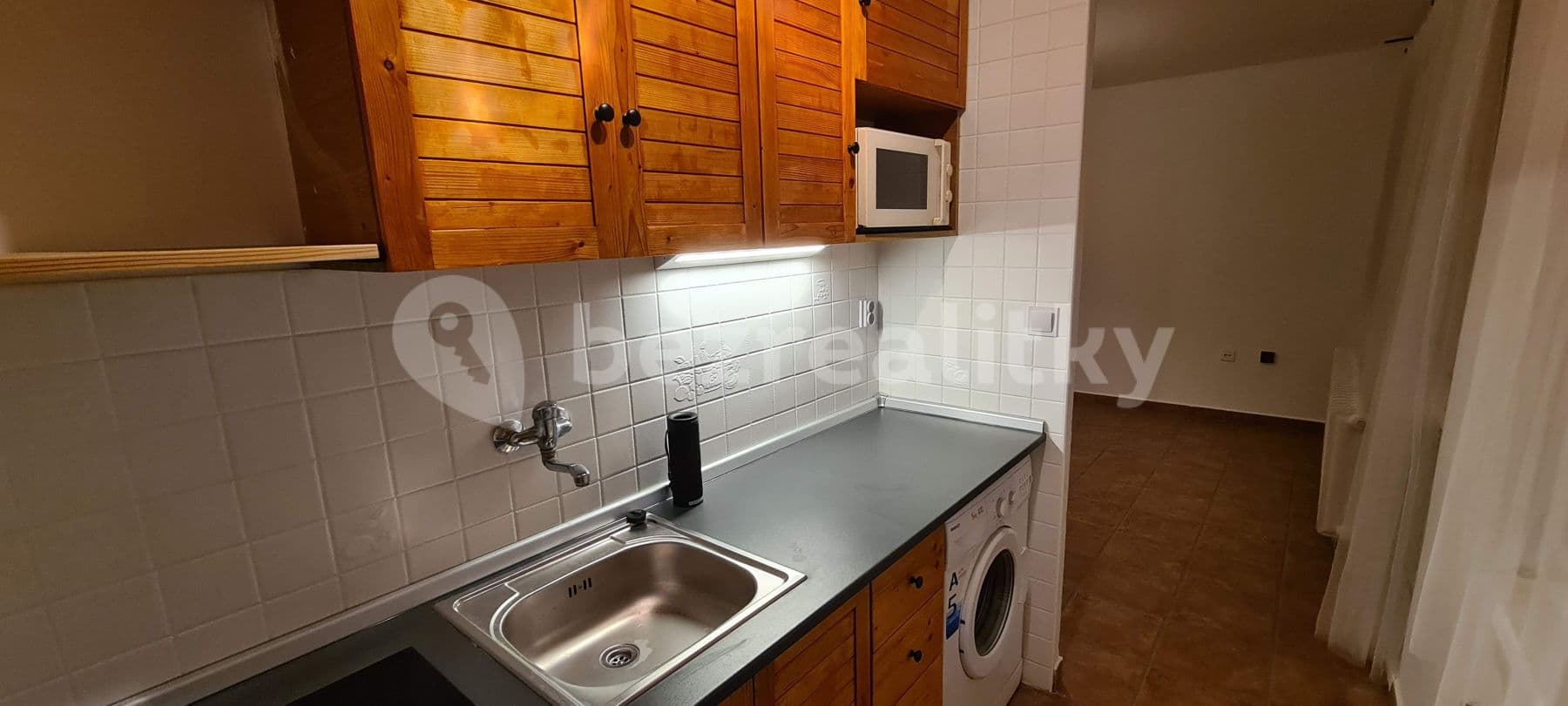 Prenájom bytu 1-izbový 34 m², Bělehradská, Pardubice, Pardubický kraj Prenájom bytu 1-izbový 34 m², Bělehradská, Pardubice, Pardubický kraj